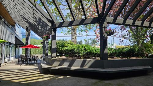 Gibsons Hotel | The Cedars Inn Hotel & Convention Centre