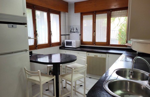 Carbajal de la Legua House | The chalet in San Andrés. Chalet with fireplace, barbecue and garden. 5km from León.