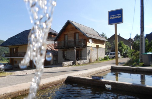 Le Noyer Ski Chalet | The charm of the rustic