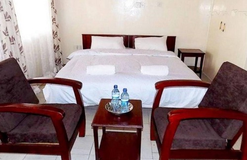 Kiamuturi Cabin | The charming Ranges View Lodge - Entire Lodge