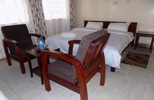Kiamuturi Cabin | The charming Ranges View Lodge - Entire Lodge