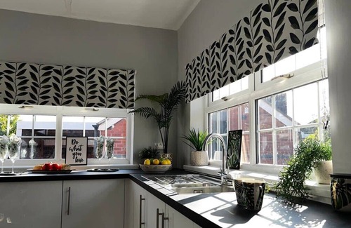 Blacon Apartment | The Cheshire Gathering - Hot Tub 8 Bedroom