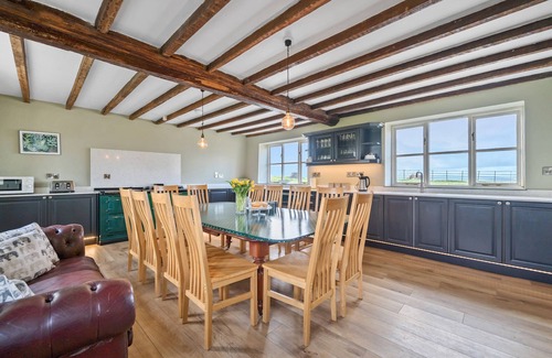 Tenbury Wells House | THE CHESTNUTS, pet friendly, with hot tub in Tenbury Wells