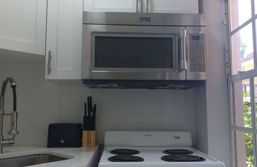 Poinsettia Heights Apartment | The Chic Studio❣ Excellent Location | Near Fort Lauderdale Beach