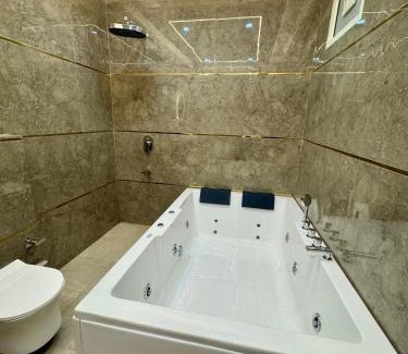 Aerocity Hotel | The Classic Crowne at Delhi Airport
