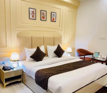 Aerocity Hotel | The Classic Crowne at Delhi Airport