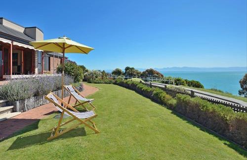 Britannia Heights House | The Cliffs - Nelson Waterfront Home