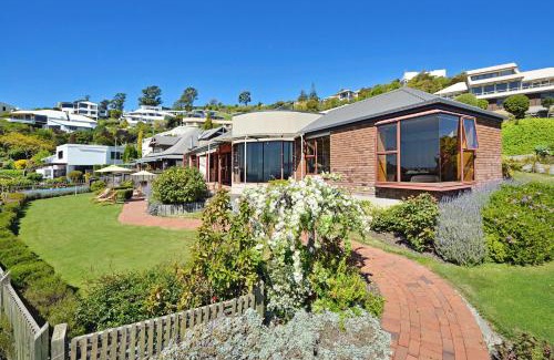 Britannia Heights House | The Cliffs - Nelson Waterfront Home