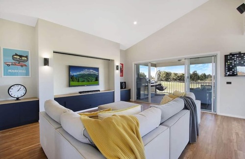 Yarrawonga House | The Clubhouse on Robinson, Black Bull Golf Course