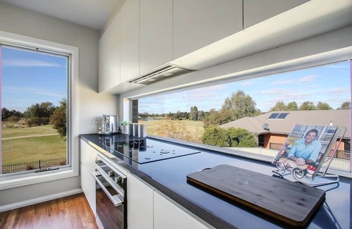 Yarrawonga House | The Clubhouse on Robinson, Black Bull Golf Course