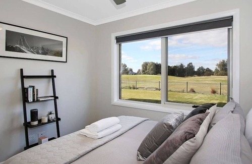 Yarrawonga House | The Clubhouse on Robinson, Black Bull Golf Course