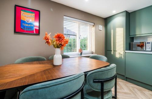 Little Sutton Apartment | The Coach House 3 bed apartment with off-street parking in Ellesmere Port