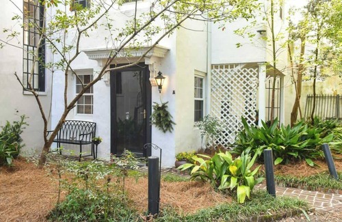 South of Broad Cottage | The Coach House Circa 1755