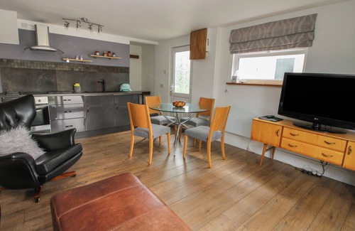 Newcastle-Under-Lyme House | THE COACH HOUSE, pet friendly, with a garden in Baldwin's Gate