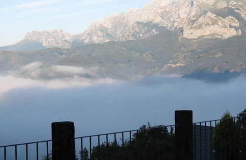 Cobena House | The Cobeña Viewpoint. 60 m house. with beautiful views of the Picos de Europa.
