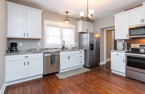 Richmond Apartment | The Colonels Apartment is a freshly renovated 3bedroom 1bath downtown Richmond apartment