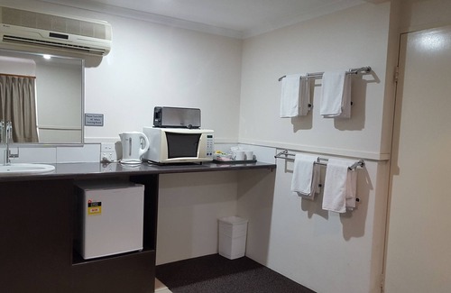 Chinchilla Hotel | The Commercial Hotel Motel