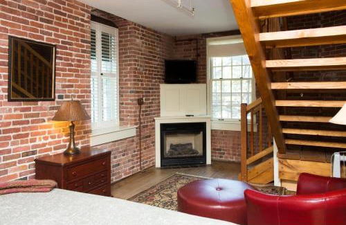 Claremont Hotel | The Common Man Inn & Restaurant