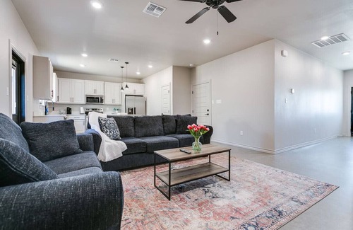 San Angelo House | The Concho - 3 BR - 2.5 BA