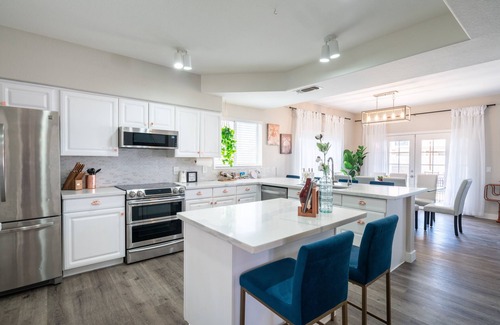 Garden Lakes House | The Copper House 5 Bedroom Home by RedAwning