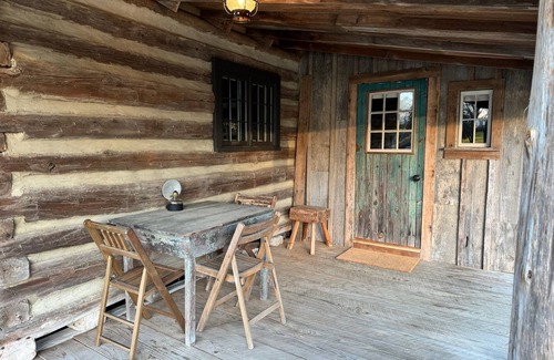 Fruitvale Cabin | The Corn Crib Cabin at Green Frog Farm