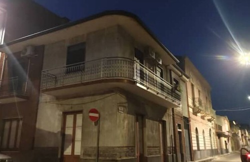 Belpasso House | The corner house