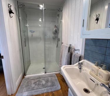 Cambridge House | The Cottage at The Willows