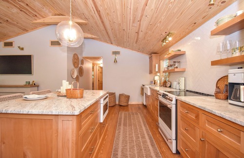 Hollins House | The Cottage at Walnut Ridge