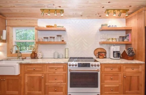 Hollins House | The Cottage at Walnut Ridge