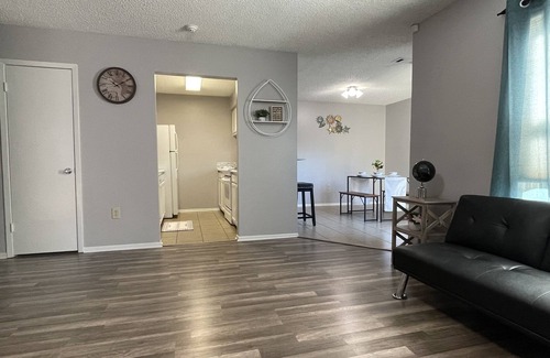 South Baton Rouge House | The Cottage by Mall of Louisiana, Baton Rouge