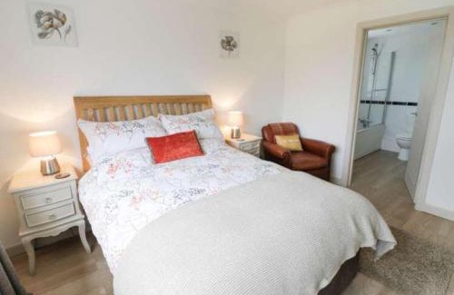 Grendon House | The Cottage in Baxterley. Peaceful home from home. Beautifully finished.