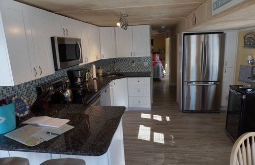 Nettles Island House | The Cottage Nettles Island unit 230 is a 2 bedroom 1 bath home.