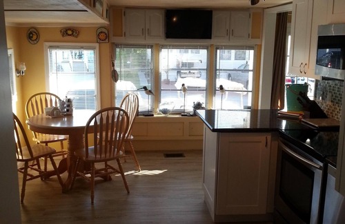 Nettles Island House | The Cottage Nettles Island unit 230 is a 2 bedroom 1 bath home.