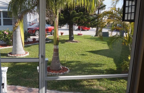 Nettles Island House | The Cottage Nettles Island unit 230 is a 2 bedroom 1 bath home.