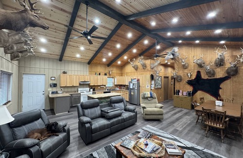 New Haven Cabin | The Country Lodge-Southern Illinois Getaway