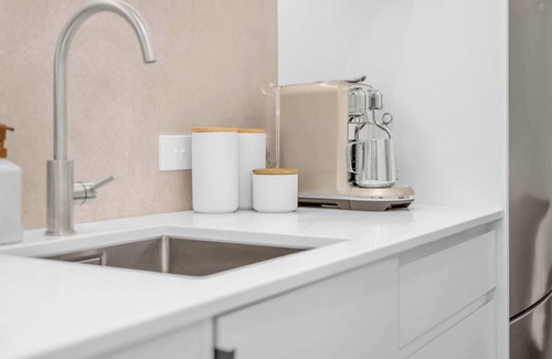 Te Aro Apartment | The Courtenay Chic Retreat 1BR Apartment