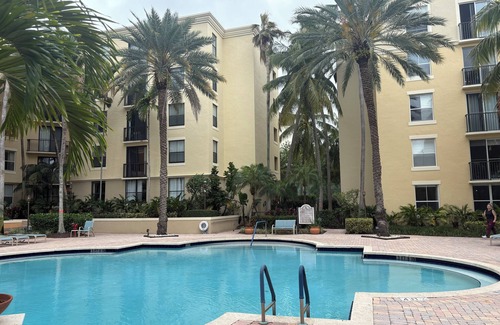 Downtown West Palm Beach Condo | The Courtyards in Cityplace. City living at its best!