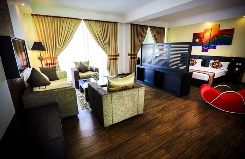 Kalagedihena Hotel | The Covanro