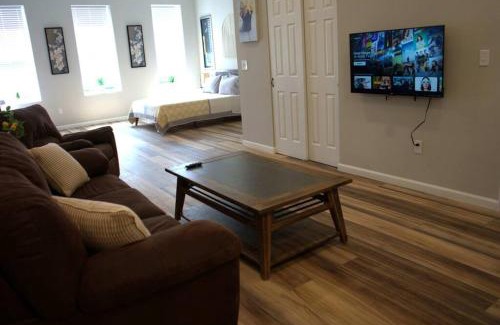 Newport Apartment | The Cove on Monmouth