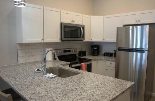 Newport Apartment | The Cove on Monmouth