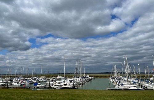 Southminster Apartment | The Cow Shed 1BR-Sleeps4-Parking-PetsOK