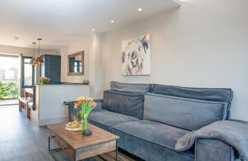 Down Thomas House | The Cowrie