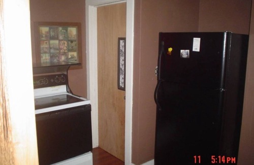Jetmore Apartment | The Cozy Cavern (Top floor Apartment).