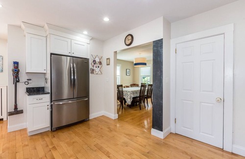 Norwood House | The Cozy Colonial - 4 BDRM that's close to train and only 35 min from City!