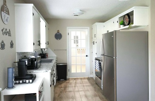 Woodward House | The Cozy Corner, Family Friendly, Game Room + WiFi