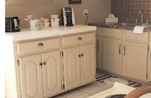 Post House | THE COZY COTTAGE, A Great place to hang your hat.