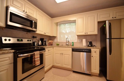 Conyers House | The Cozy Pearl Townhome - 10 mins to horse park!