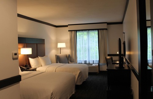 Fayetteville Hotel | The Craftsman Inn & Suites