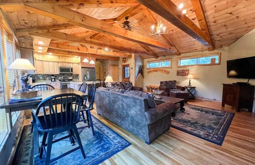North Conway Cabin | The Cranmore Mountain Cabin | Walk to North Conway