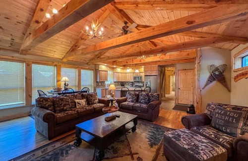North Conway Cabin | The Cranmore Mountain Cabin | Walk to North Conway